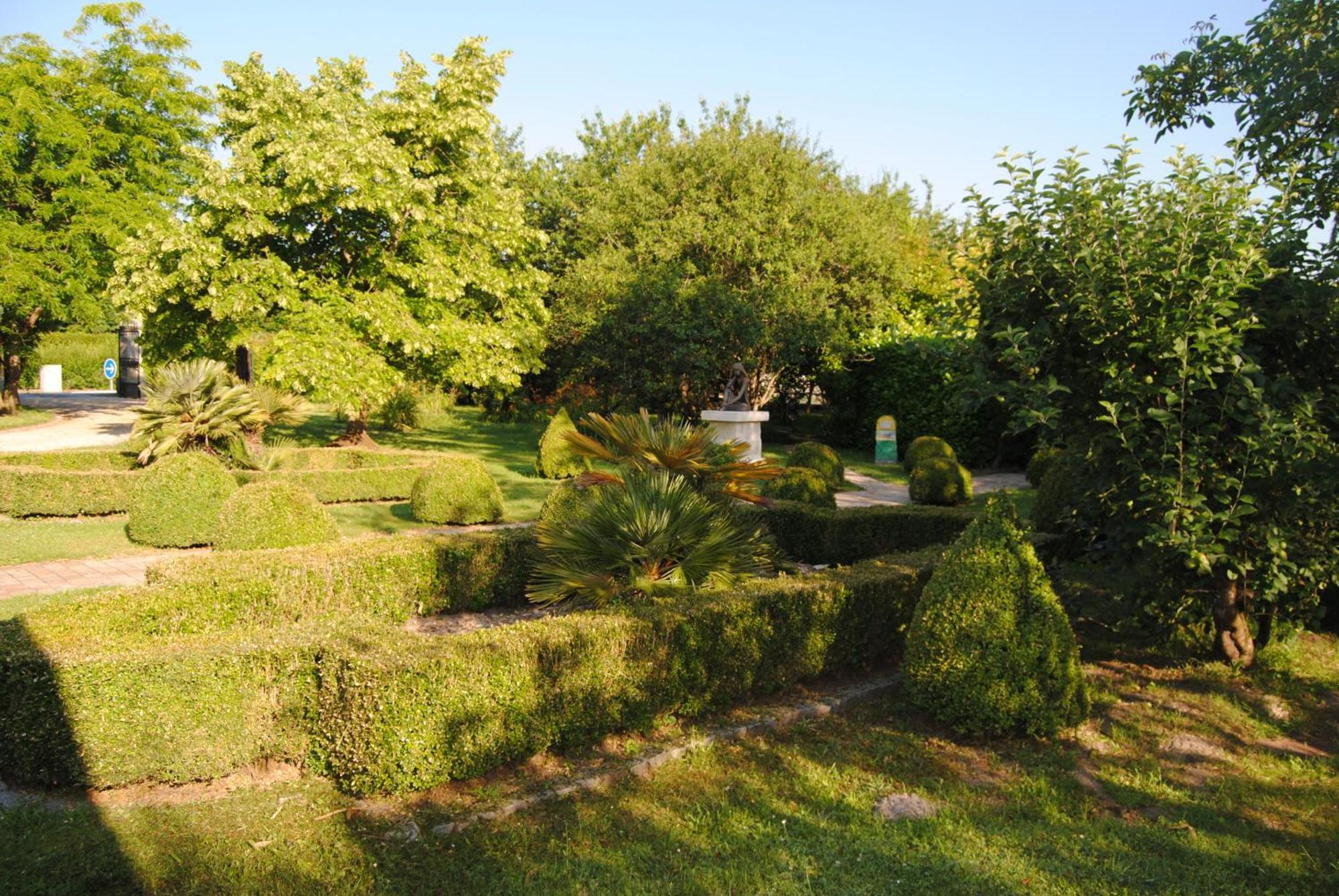 Le Grand Logis - Guest House - Bed And Breakfast Marchais  객실 사진